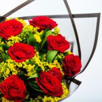 Ανθοδέσμη με 10 Κόκκινα Τριαντάφυλλα σε περιτύλιγμα Coconut