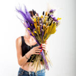 Pampas Bouquet με Μωβ-Κίτρινα Αποξηραμένα Λουλούδια